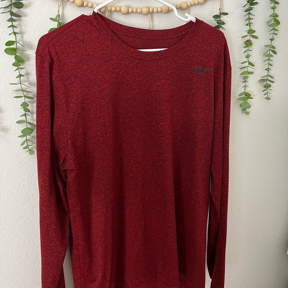 Men Nike DRI FIT long sleeve shirt